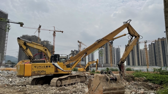 Excavadora de 35 toneladas altamente personalizada Boom de demolição de longo alcance para demolição de edifícios com controle de QC de alto padrão da fábrica