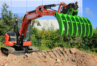 Instalação de raquete para escavadeira Huitong para limpeza de terrenos, mini-excavadora de 3 toneladas, agarrador de raízes
