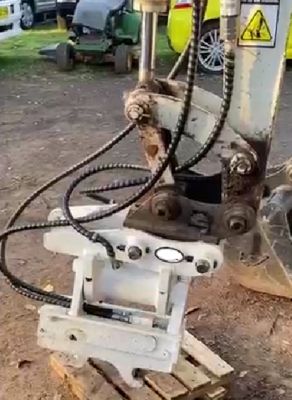 Engate Rápido Inclinável para Escavadeira Huitong HT 1-2.8 Ton 95kg Compatível com CAT/Komatsu Trava Manual